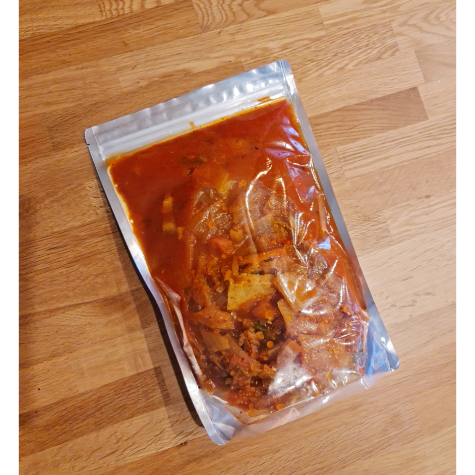 Kimchi stew (김치찌개)